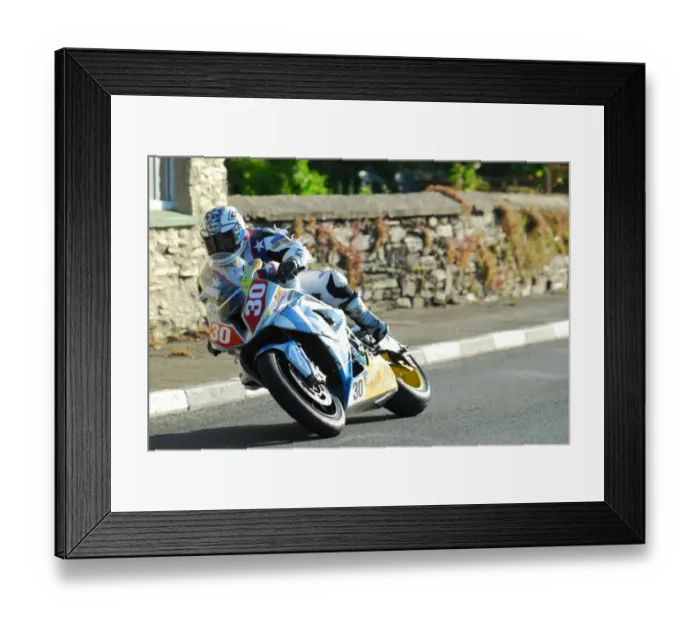 Framed Print : Paul Shoesmith (BMW) 2012 Superstock TT