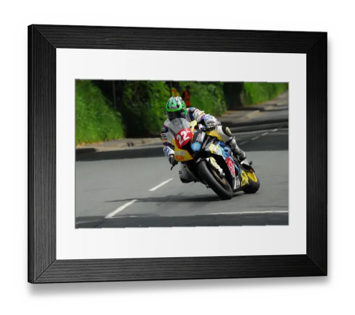 Framed Print : Paul Shoesmith (BMW) 2013 Superstock TT