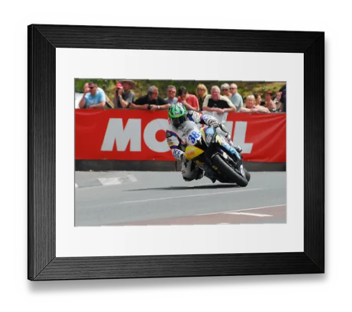 Framed Print : Paul Shoesmith (Yamaha) 2013 Supersport TT Framed Print : Paul Shoesmith (Yamaha) 2013 Supersport TT
