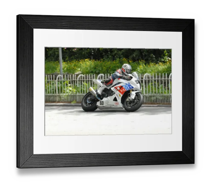 Framed Print : Paul Shoesmith (BMW) 2010 Senior TT Framed Print : Paul Shoesmith (BMW) 2010 Senior TT