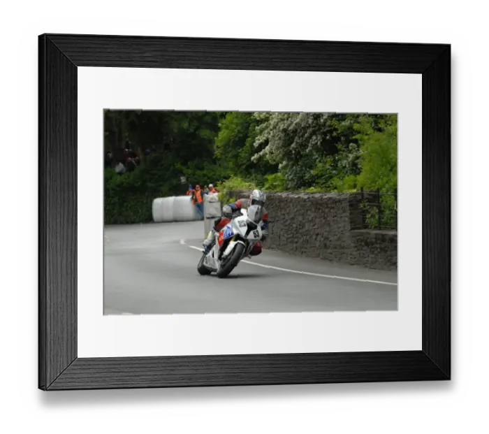 Framed Print : Paul Shoesmith (BMW) 2010 Senior TT Framed Print : Paul Shoesmith (BMW) 2010 Senior TT