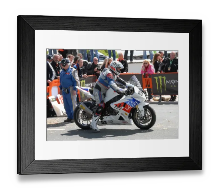 Framed Print : Paul Shoesmith (BMW) 2010 Senior TT Framed Print : Paul Shoesmith (BMW) 2010 Senior TT