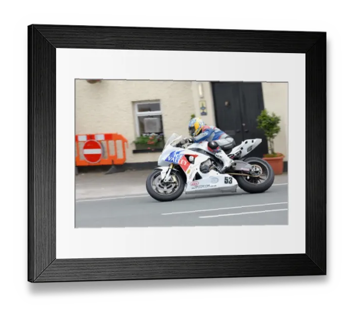 Framed Print : Paul Shoesmith (BMW) 2010 Superbike TT Framed Print : Paul Shoesmith (BMW) 2010 Superbike TT