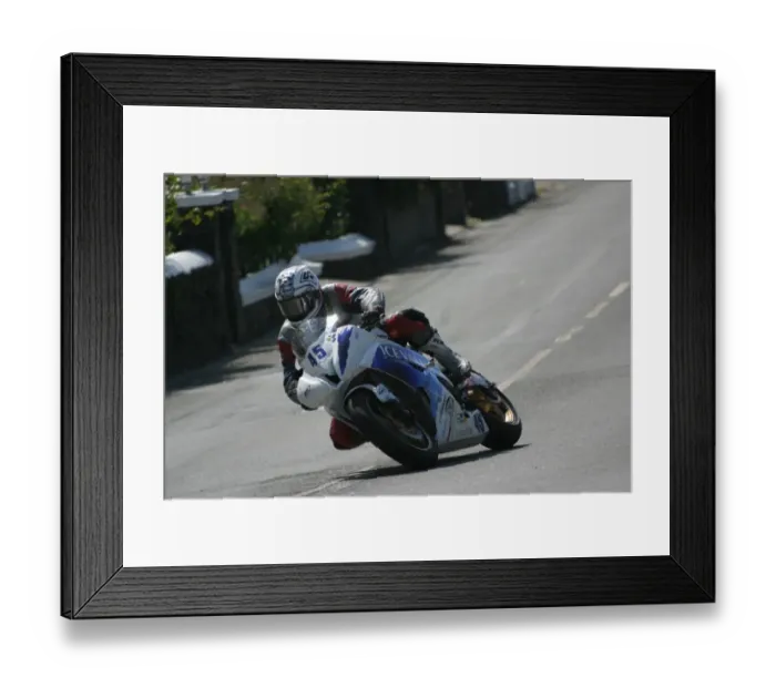Framed Print : Paul Shoesmith (Yamaha) 2010 Supersport TT Framed Print : Paul Shoesmith (Yamaha) 2010 Supersport TT