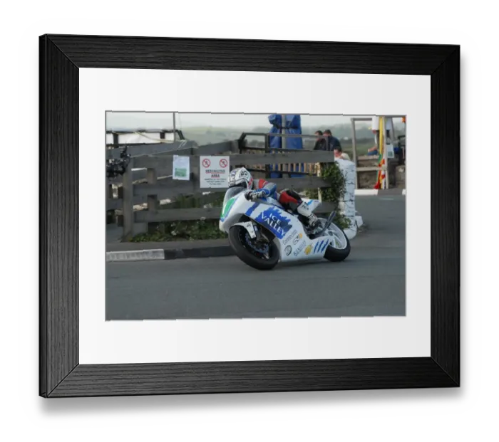 Framed Print : Paul Shoesmith (Honda) 2009 Lightweight Billown TT Framed Print : Paul Shoesmith (Honda) 2009 Lightweight Billown TT