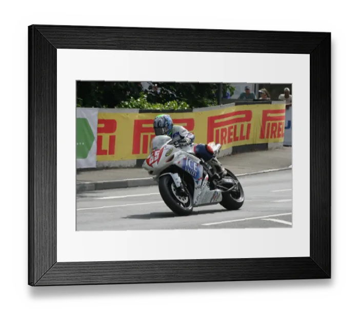 Framed Print : Paul Shoesmith (Yamaha) 2007 Senior TT Framed Print : Paul Shoesmith (Yamaha) 2007 Senior TT