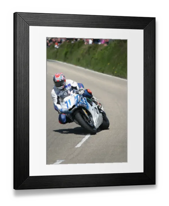 Framed Print : Paul Shoesmith (Yamaha) 2007 Supersport TT Framed Print : Paul Shoesmith (Yamaha) 2007 Supersport TT
