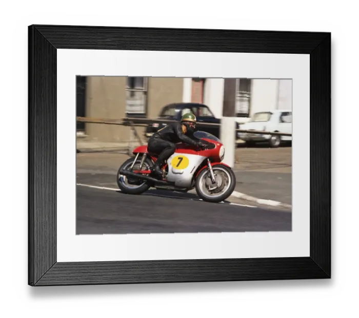 Framed Print : Giacomo Agostini (MV) 1968 Senior TT Framed Print : Giacomo Agostini (MV) 1968 Senior TT