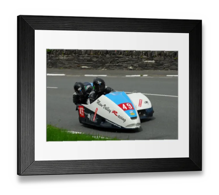 Framed Print : Tom Quaye & Tom Quaye (MRE Suzuki) 2013 Sidecar TT Framed Print : Tom Quaye & Tom Quaye (MRE Suzuki) 2013 Sidecar TT