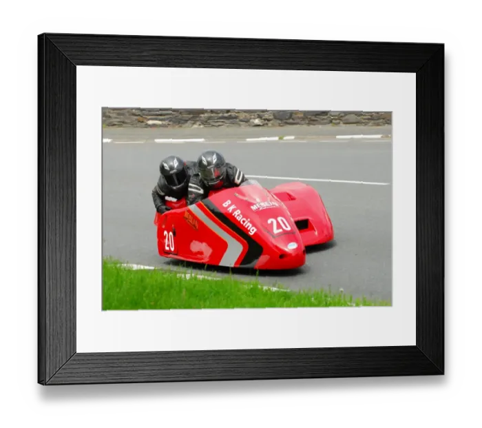 Framed Print : Howard Baker & Mike Killingsworth (Shelbourne) 2013 Sidecar TT