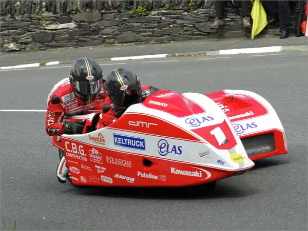 Dave Molyneux & Patrick Farrance (DMR Kawasaki) 2013 Sidecar TT 39 ravenscourt