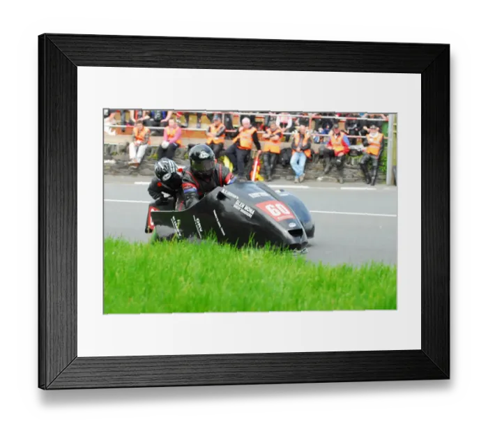 Framed Print : Stuart Stobbart & Jamie Scarffe (Baker Suzuki) 2013 Sidecar TT Framed Print : Stuart Stobbart & Jamie Scarffe (Baker Suzuki) 2013 Sidecar TT