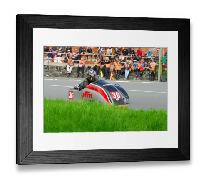 Framed Print : Wally Saunders & Eddie Kiff (Ireson Suzuki) 2013 Sidecar TT Framed Print : Wally Saunders & Eddie Kiff (Ireson Suzuki) 2013 Sidecar TT