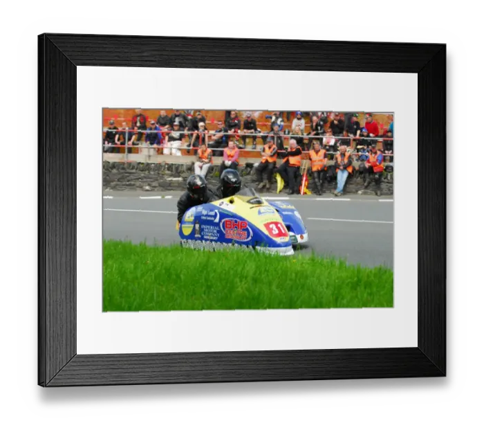 Framed Print : David Hirst & Benjamin Binns (Shelbourne Honda) 2013 Sidecar TT