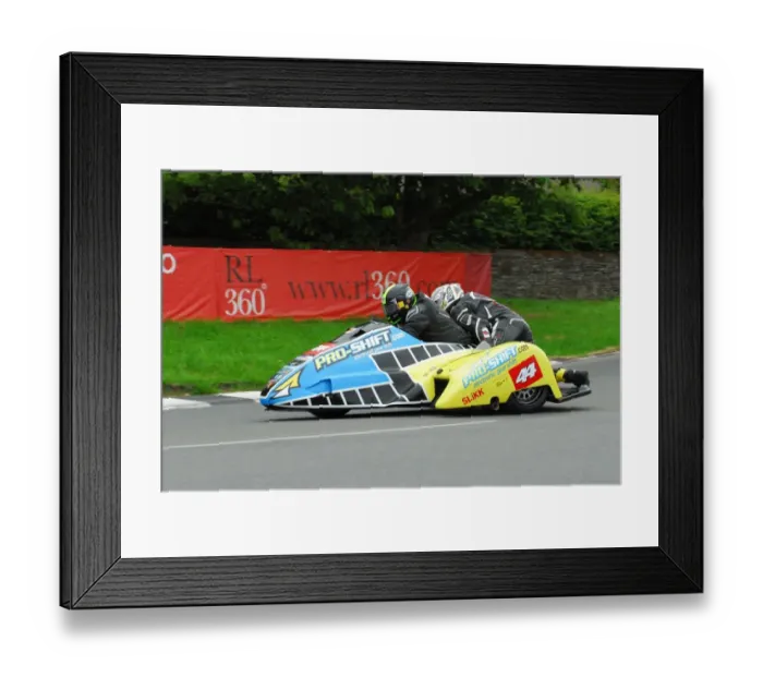 Framed Print : Roy Tansley & Darren Prentis (MR Equipe Triumph) 2016 Sidecar A TT Framed Print : Roy Tansley & Darren Prentis (MR Equipe Triumph) 2016 Sidecar A TT