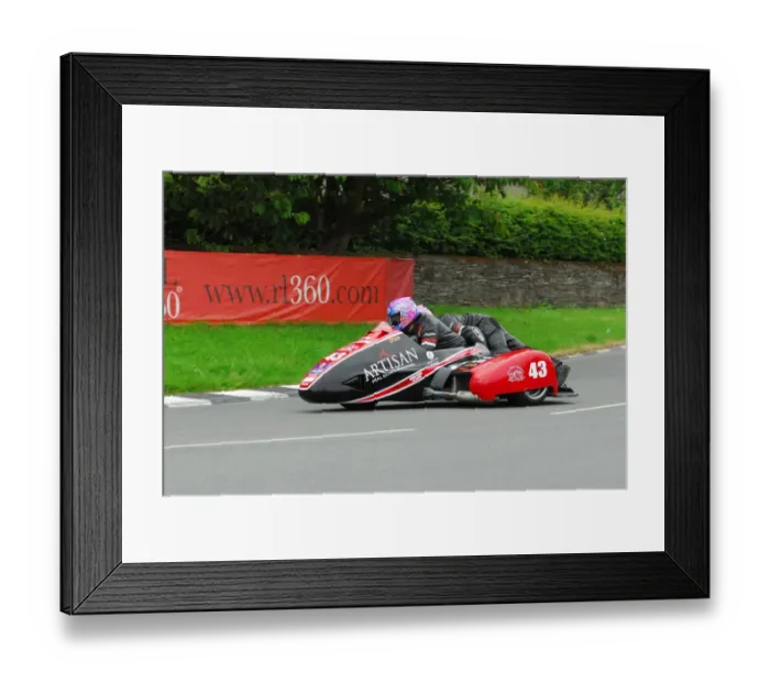 Framed Print : Craig Melvin & Stuart Christian (Suzuki) 2016 Sidecar A TT Framed Print : Craig Melvin & Stuart Christian (Suzuki) 2016 Sidecar A TT