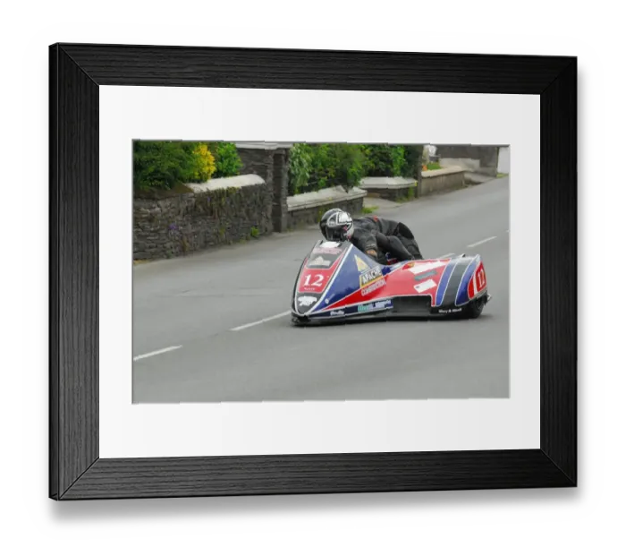 Framed Print : Matthew Dix & Shaun Parker (Baker) 2016 Sidecar A TT