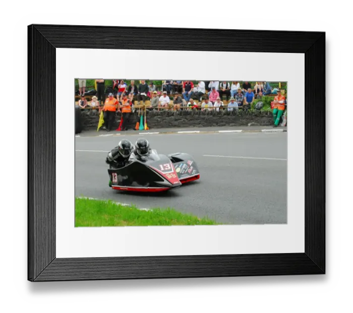 Framed Print : Darren Hope & Paul Bumfrey (Suzuki DMR) 2016 Sidecar A TT Framed Print : Darren Hope & Paul Bumfrey (Suzuki DMR) 2016 Sidecar A TT