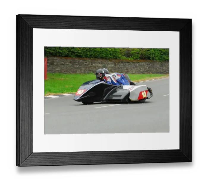 Framed Print : Gary Knight & Daniel Evanson (DrV) 2016 Sidecar A TT Framed Print : Gary Knight & Daniel Evanson (DrV) 2016 Sidecar A TT
