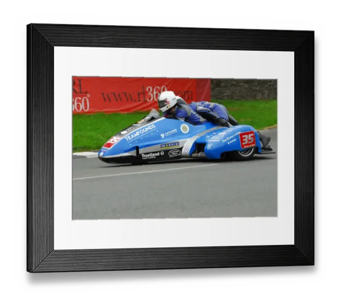 Framed Print : Pete Founds & Jevan Walmsley (Suzuki LCR) 2016 Sidecar A TT Framed Print : Pete Founds & Jevan Walmsley (Suzuki LCR) 2016 Sidecar A TT
