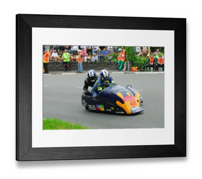 Framed Print : Dave Quirk & Robert Lunt (Ireson Suzuki) 2016 Sidecar A TT Framed Print : Dave Quirk & Robert Lunt (Ireson Suzuki) 2016 Sidecar A TT