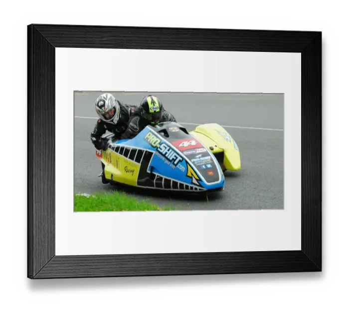 Framed Print : Roy Tansley & Darren Prentis (MR Equipe Triumph) 2016 Sidecar A TT Framed Print : Roy Tansley & Darren Prentis (MR Equipe Triumph) 2016 Sidecar A TT