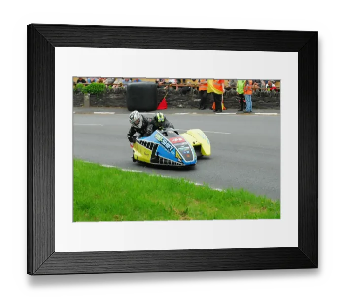 Framed Print : Roy Tansley & Darren Prentis (MR Equipe Triumph) 2016 Sidecar A TT Framed Print : Roy Tansley & Darren Prentis (MR Equipe Triumph) 2016 Sidecar A TT