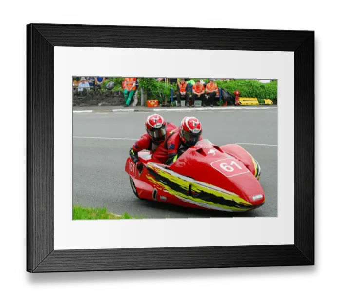 Framed Print : Mick Alton & Chrissie Clancy (LCR Suzuki) 2016 Sidecar A TT Framed Print : Mick Alton & Chrissie Clancy (LCR Suzuki) 2016 Sidecar A TT