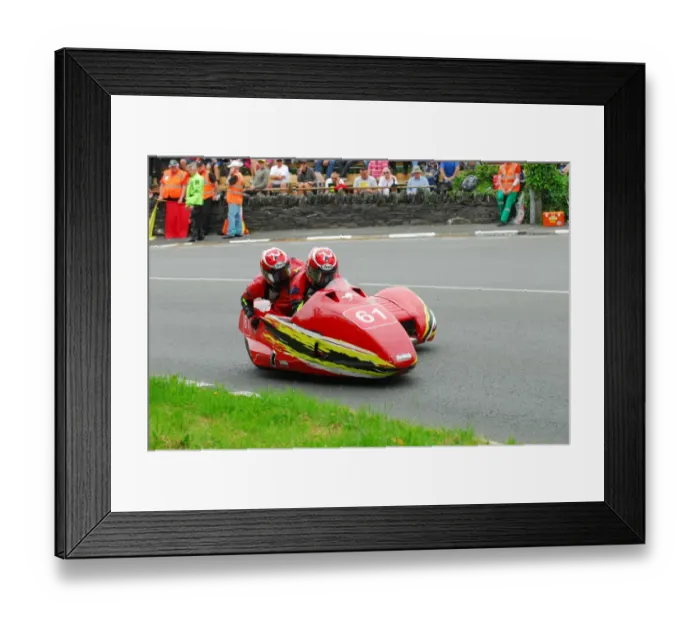 Framed Print : Mick Alton & Chrissie Clancy (LCR Suzuki) 2016 Sidecar A TT Framed Print : Mick Alton & Chrissie Clancy (LCR Suzuki) 2016 Sidecar A TT