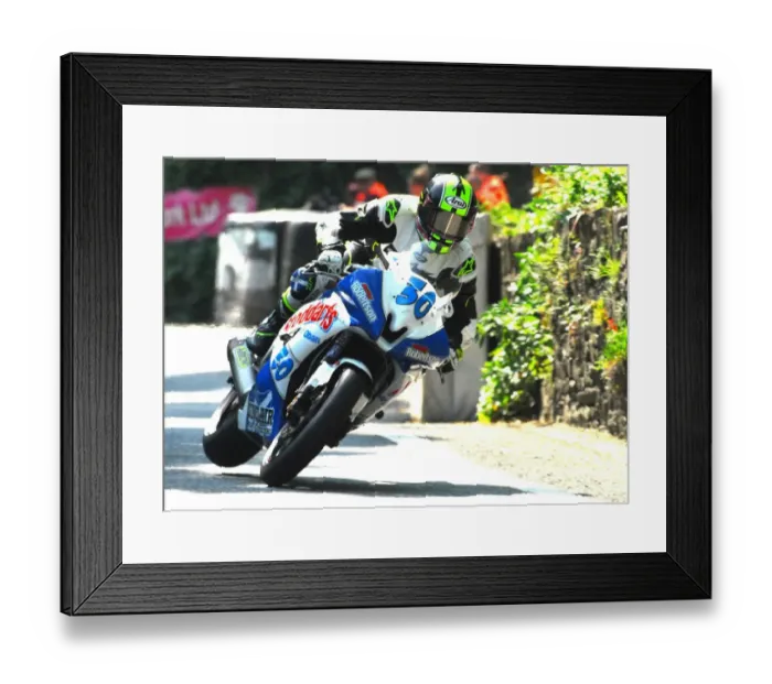 Framed Print : Robert Wilson (Yamaha) Supersport 1 TT Framed Print : Robert Wilson (Yamaha) Supersport 1 TT