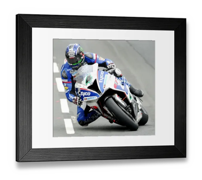 Framed Print : Ian Hutchinson (BMW) 2016 Superbike TT