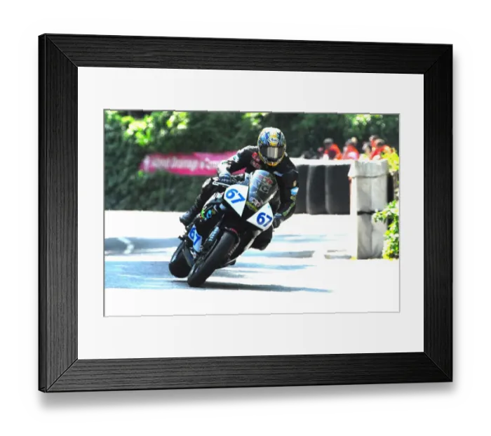 Framed Print : Eric Wilson (Honda) Supersport 1 TT