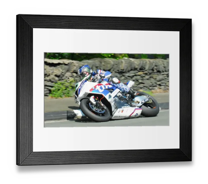 Framed Print : Ian Hutchinson (BMW) 2016 Superbike TT Framed Print : Ian Hutchinson (BMW) 2016 Superbike TT