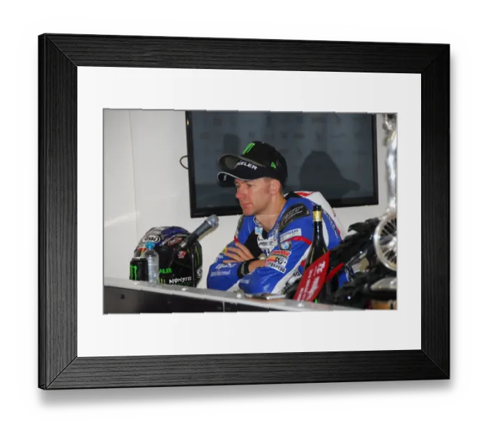 Framed Print : Ian Hutchinson, 2016 Senior TT