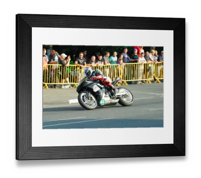 Framed Print : Dave Moffitt (Suzuki) 2016 Lightweight TT