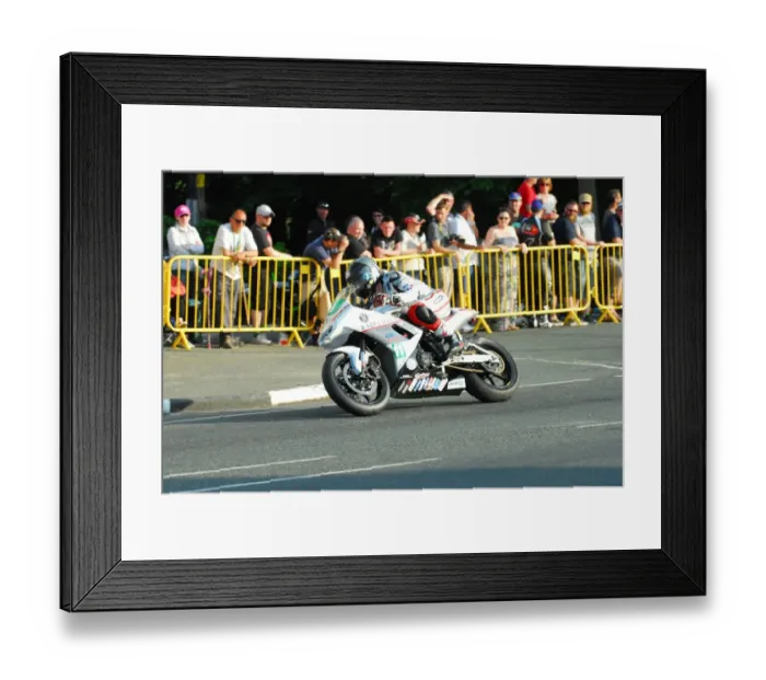 Framed Print : James Cowton (Kawasaki) 2016 Lightweight TT Framed Print : James Cowton (Kawasaki) 2016 Lightweight TT