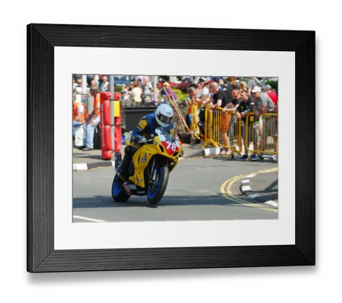Framed Print : Alan Connor (Suzuki) 2016 Superstock TT