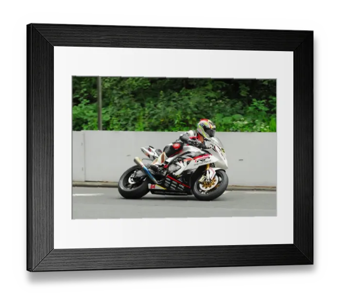 Framed Print : Steve Heneghan (BMW) 2016 Senior TT Framed Print : Steve Heneghan (BMW) 2016 Senior TT