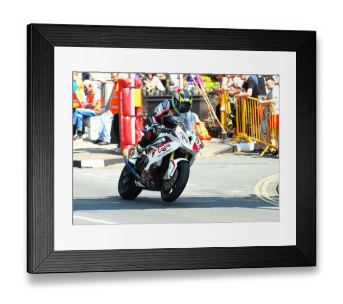Framed Print : Steve Heneghan (BMW) 2016 Supersport TT Framed Print : Steve Heneghan (BMW) 2016 Supersport TT