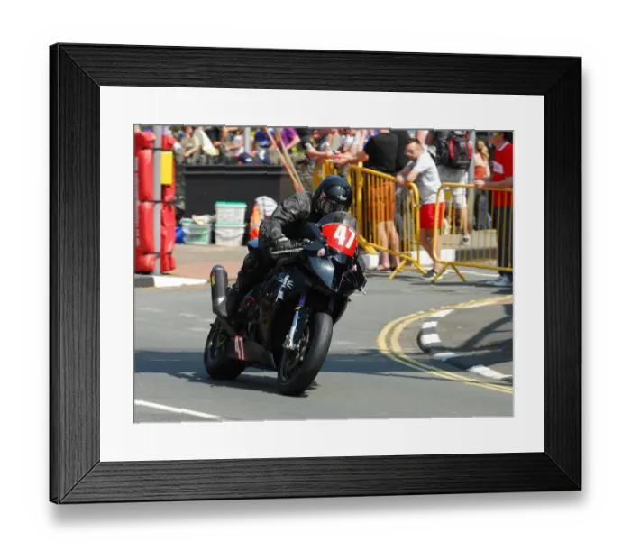 Framed Print : Mark Parrett (BMW) 2016 Supersport TT Framed Print : Mark Parrett (BMW) 2016 Supersport TT
