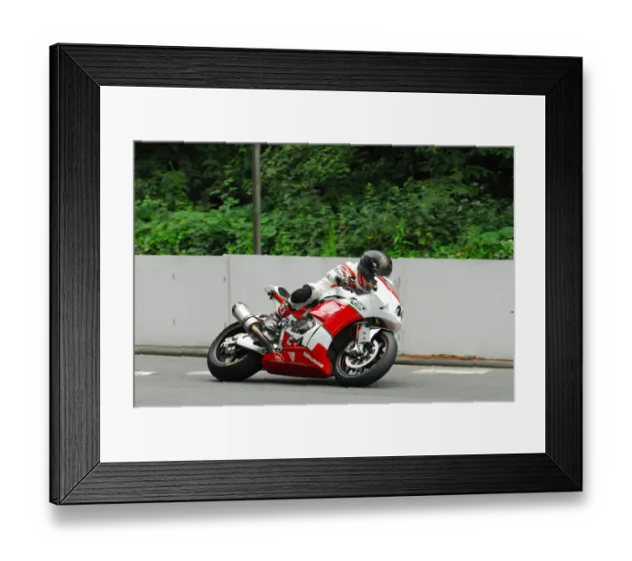 Framed Print : Ben Wylie (Bimota) 2016 Senior TT