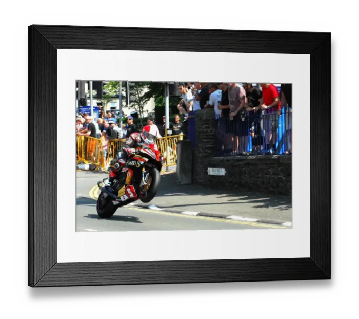 Framed Print : Michael Rutter (BMW) 2016 Superstock TT Framed Print : Michael Rutter (BMW) 2016 Superstock TT
