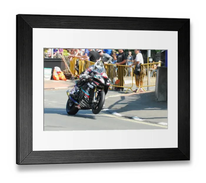 Framed Print : Michael Dunlop (BMW) 2016 Superstock TT Framed Print : Michael Dunlop (BMW) 2016 Superstock TT