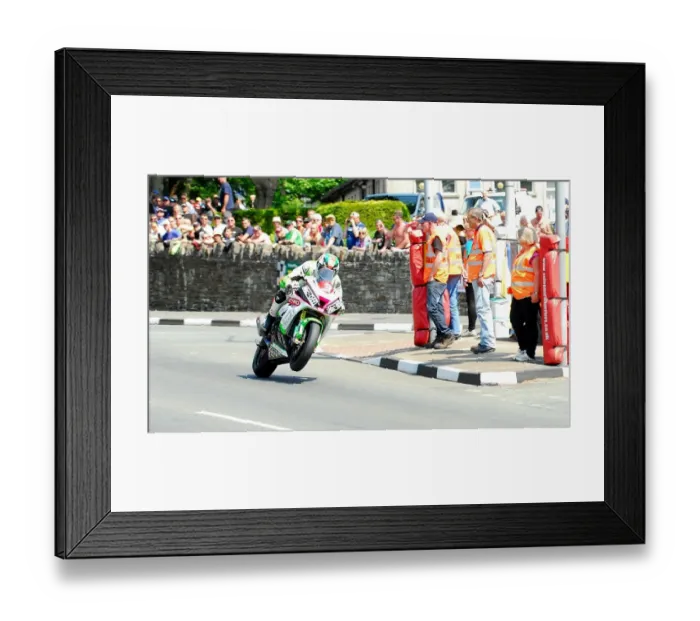 Framed Print : James Hillier (Kawasaki) 2016 Superstock TT Framed Print : James Hillier (Kawasaki) 2016 Superstock TT
