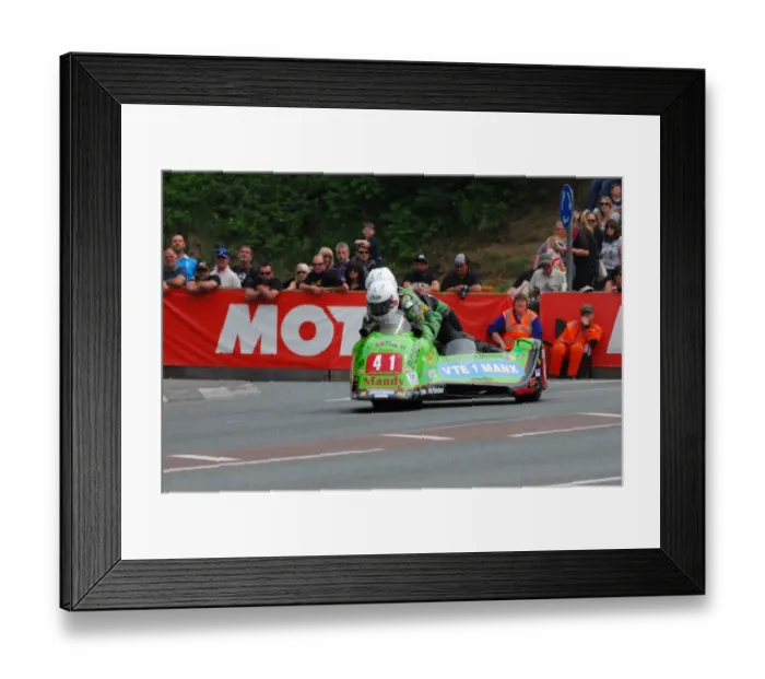 Framed Print : Kenny Howles & Dave Mahon (Ireson Suzuki) 2016 Sidecar 2 TT Framed Print : Kenny Howles & Dave Mahon (Ireson Suzuki) 2016 Sidecar 2 TT