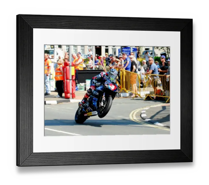 Framed Print : John McGuinness (Honda) 2016 Superstock TT Framed Print : John McGuinness (Honda) 2016 Superstock TT
