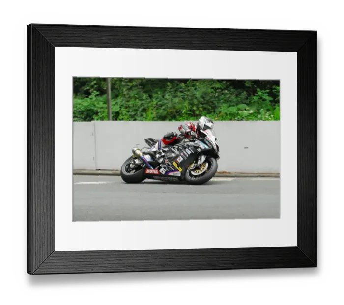 Framed Print : Michael Dunlop (BMW) 2016 Senior TT Framed Print : Michael Dunlop (BMW) 2016 Senior TT