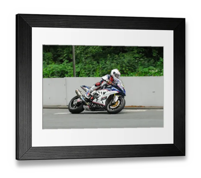 Framed Print : Gary Johnson (BMW) 2016 Senior TT Framed Print : Gary Johnson (BMW) 2016 Senior TT