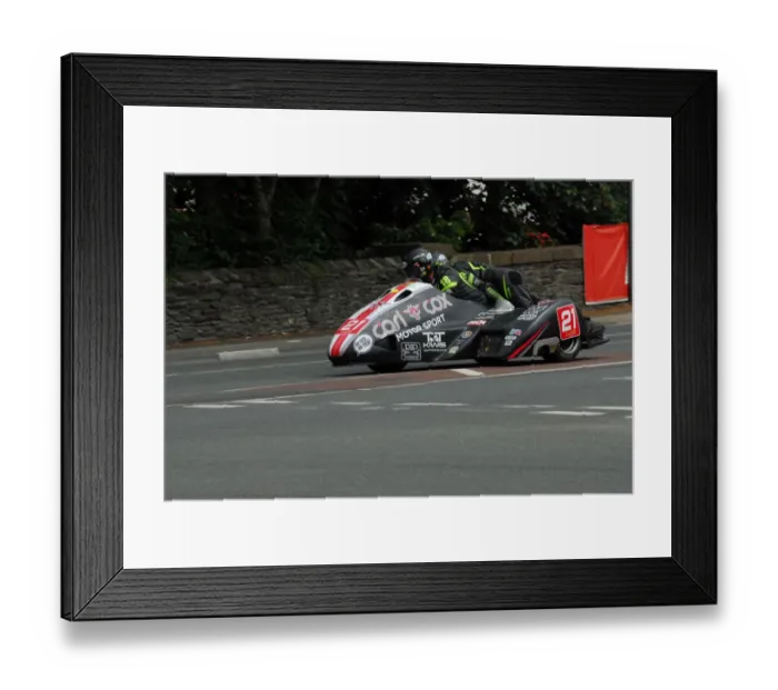 Framed Print : Colin Buckley & Robbie Shorter (Carl Cox) 2016 Sidecar 2 TT Framed Print : Colin Buckley & Robbie Shorter (Carl Cox) 2016 Sidecar 2 TT