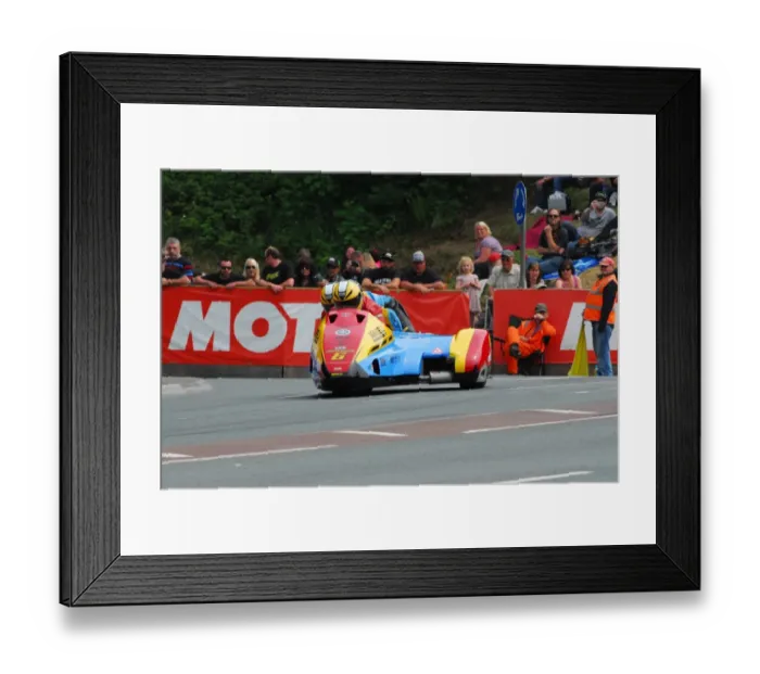 Framed Print : Ian Bell & Carl Bell (LCR Yamaha) 2016 Sidecar 2 TT Framed Print : Ian Bell & Carl Bell (LCR Yamaha) 2016 Sidecar 2 TT